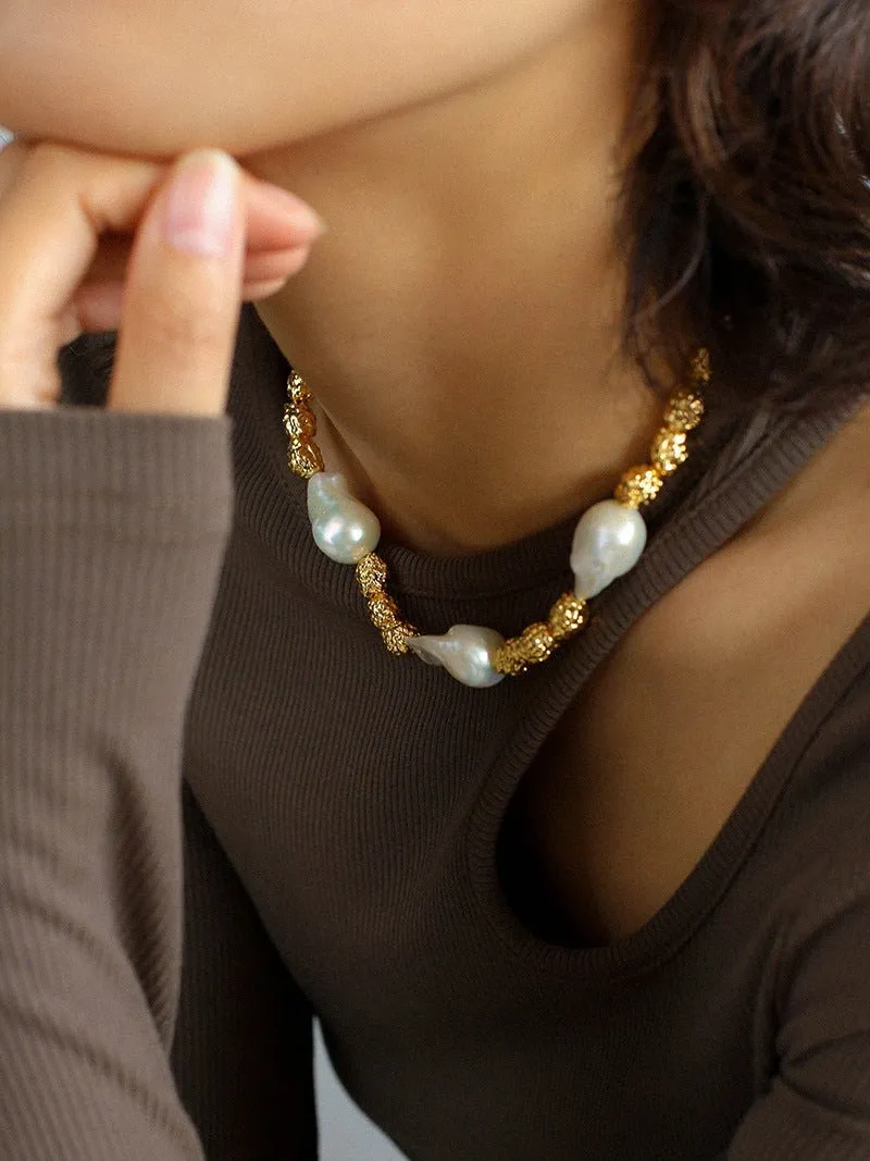 Fashionable Metallic Baroque Pearl Necklaces A Style